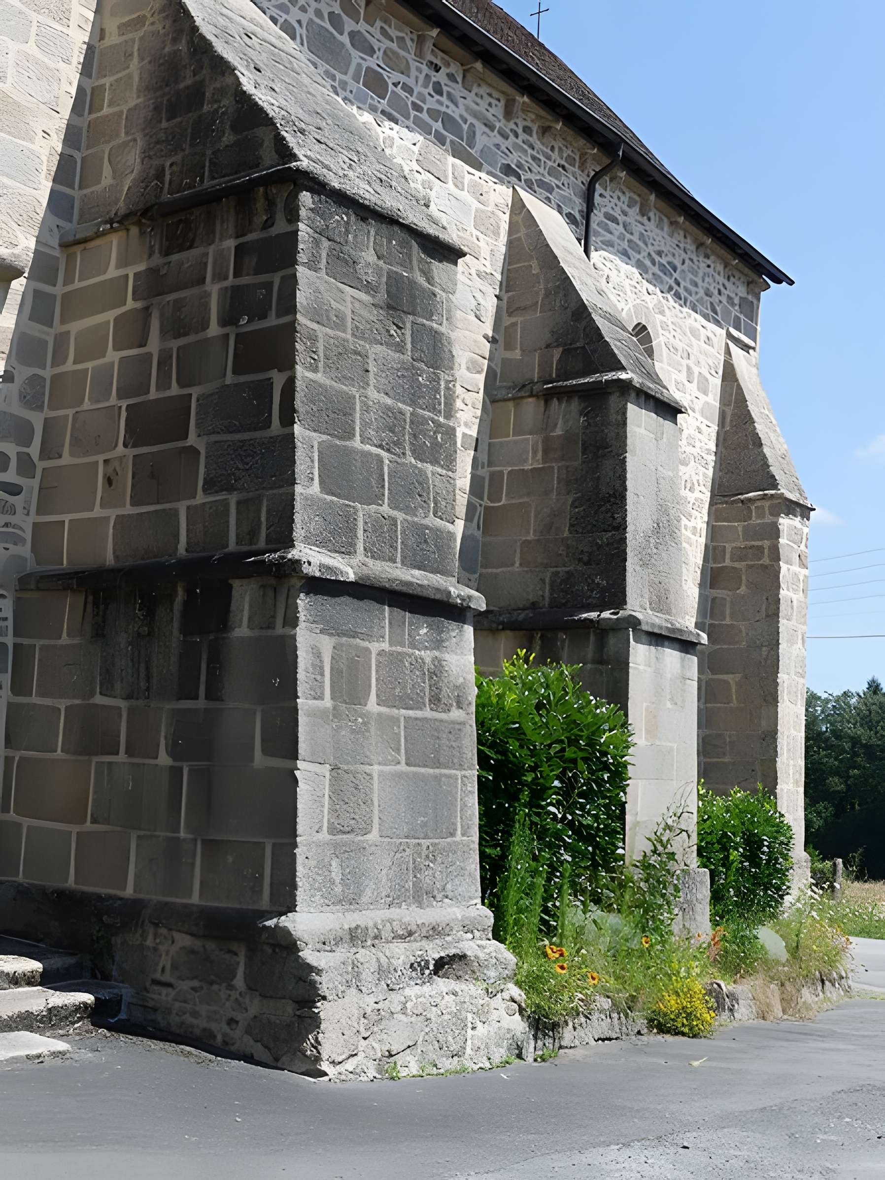 Église Saint-Sulpice de Ladapeyre et croix
