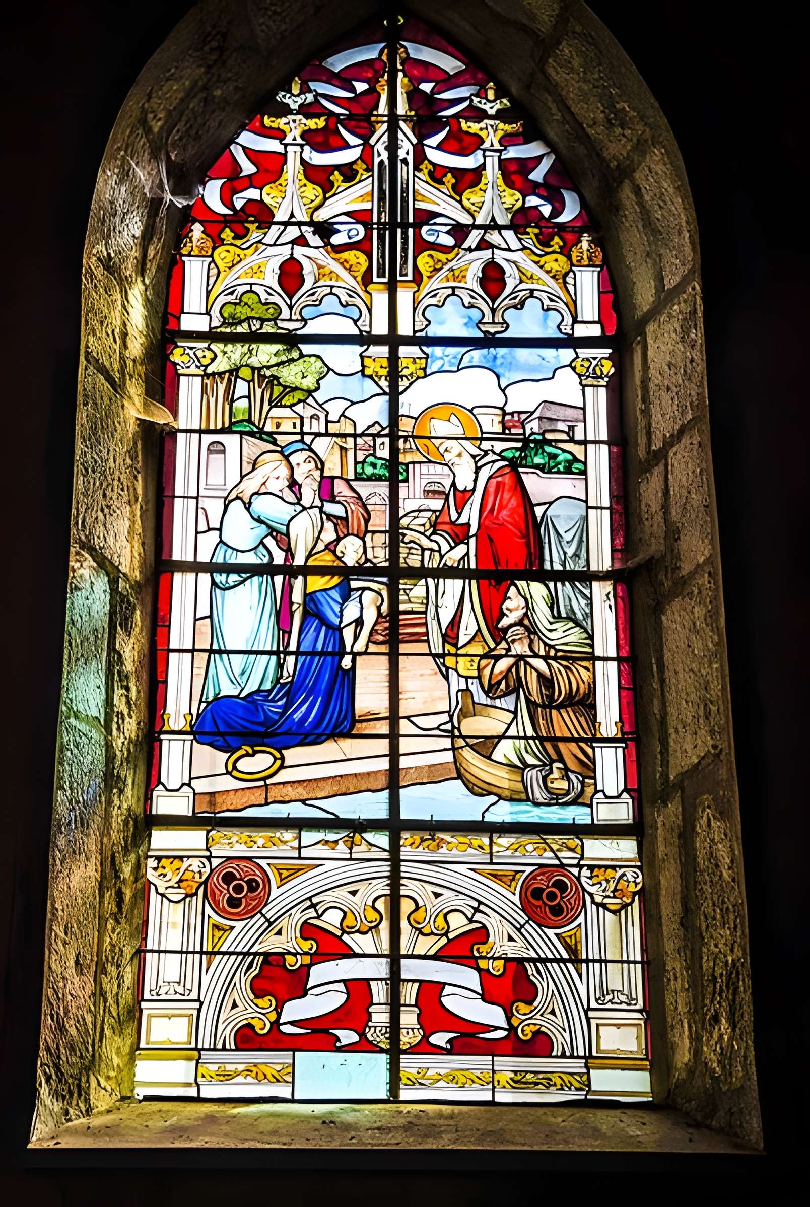 Église Saint-Sulpice de Laval-le-Prieuré et une croix