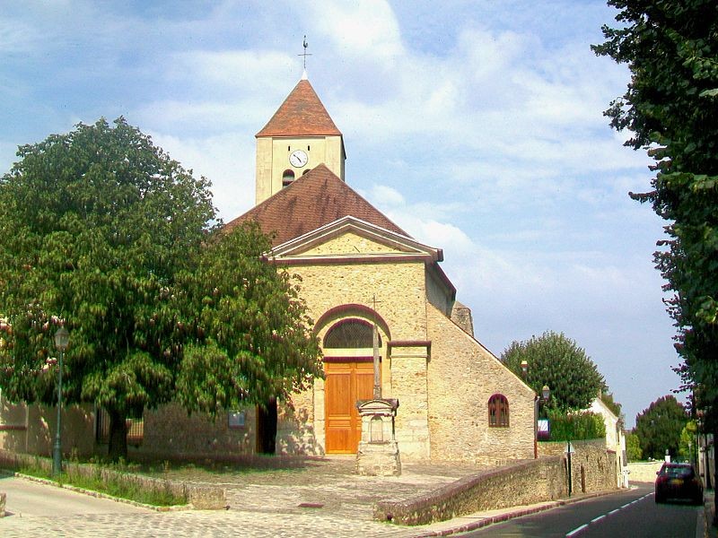 Photo de Église Saint-Sulpice de Montsoult et une croix