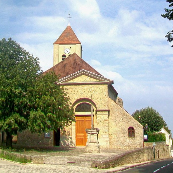 Photo de Église Saint-Sulpice de Montsoult et une croix