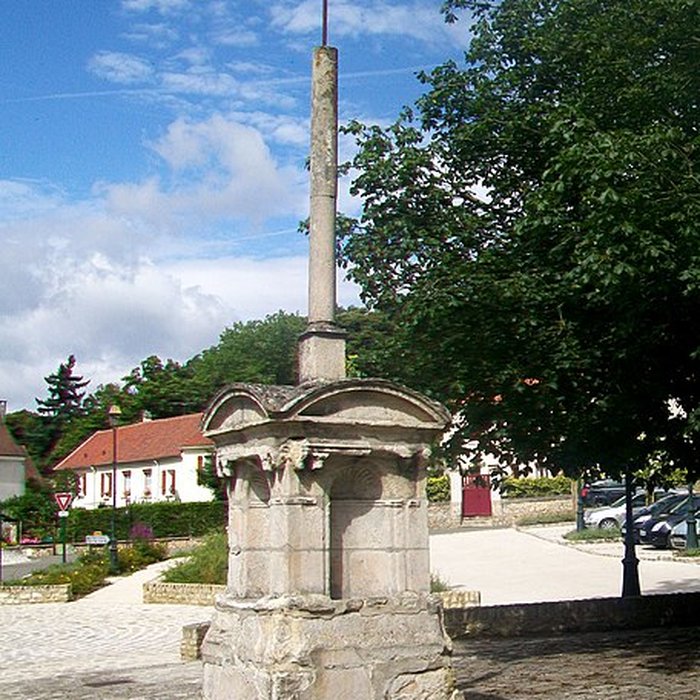 Photo de Église Saint-Sulpice de Montsoult et une croix