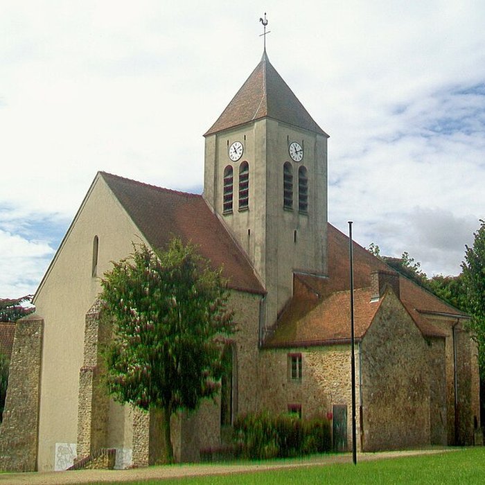 Photo de Église Saint-Sulpice de Montsoult et une croix