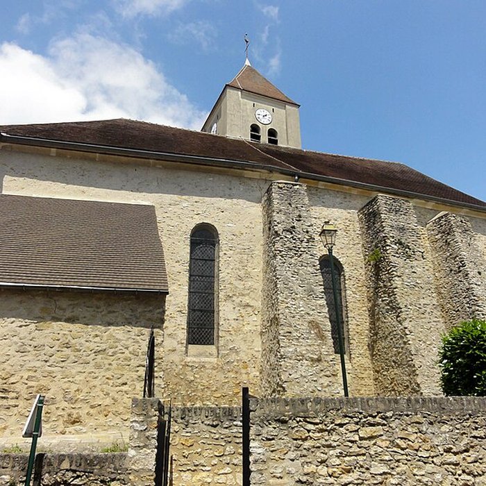 Photo de Église Saint-Sulpice de Montsoult et une croix
