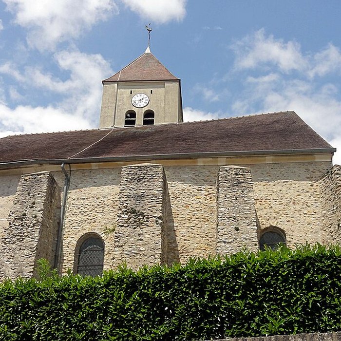 Photo de Église Saint-Sulpice de Montsoult et une croix