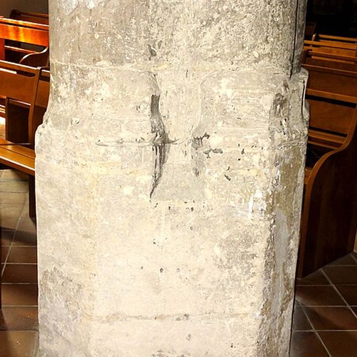 Photo de Église Saint-Sulpice de Montsoult et une croix