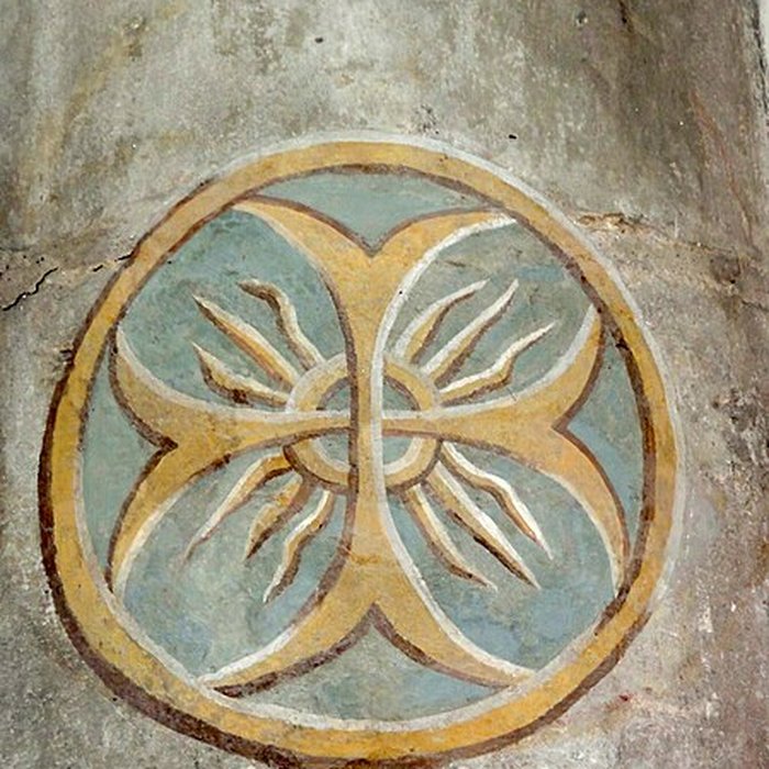 Photo de Église Saint-Sulpice de Montsoult et une croix