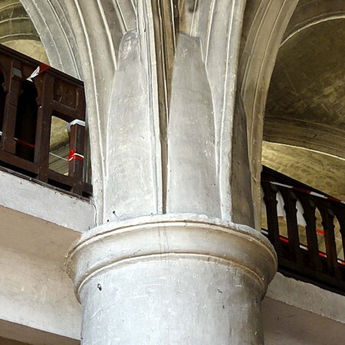 Photo de Église Saint-Sulpice de Montsoult et une croix