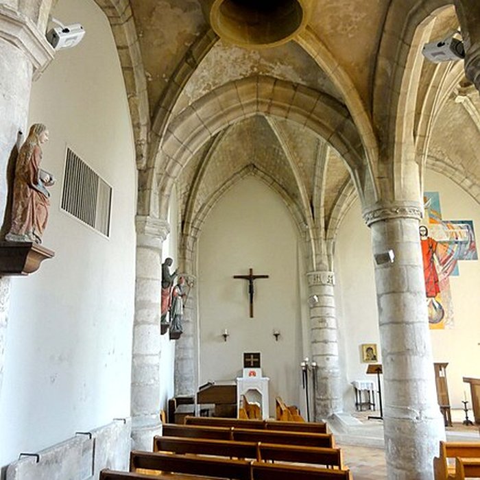 Photo de Église Saint-Sulpice de Montsoult et une croix