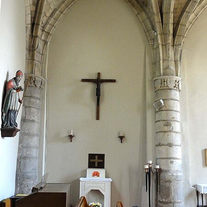 Photo de Église Saint-Sulpice de Montsoult et une croix