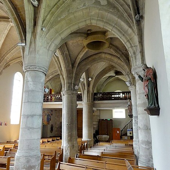 Photo de Église Saint-Sulpice de Montsoult et une croix