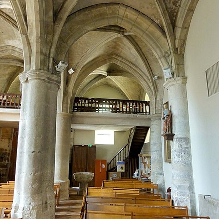Photo de Église Saint-Sulpice de Montsoult et une croix