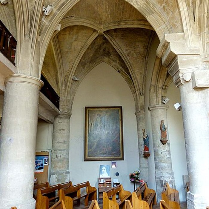 Photo de Église Saint-Sulpice de Montsoult et une croix