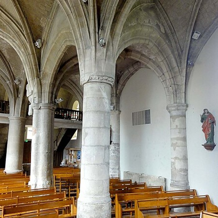 Photo de Église Saint-Sulpice de Montsoult et une croix