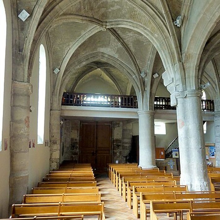 Photo de Église Saint-Sulpice de Montsoult et une croix