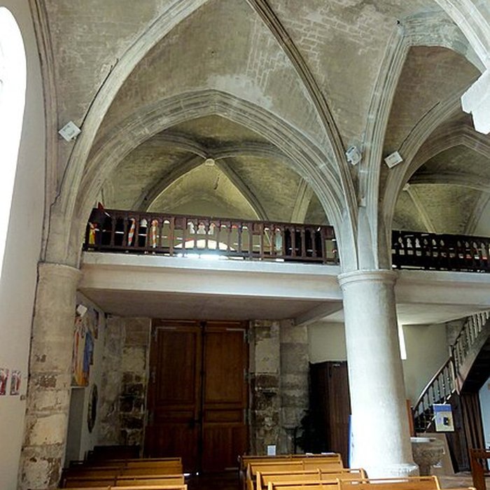 Photo de Église Saint-Sulpice de Montsoult et une croix