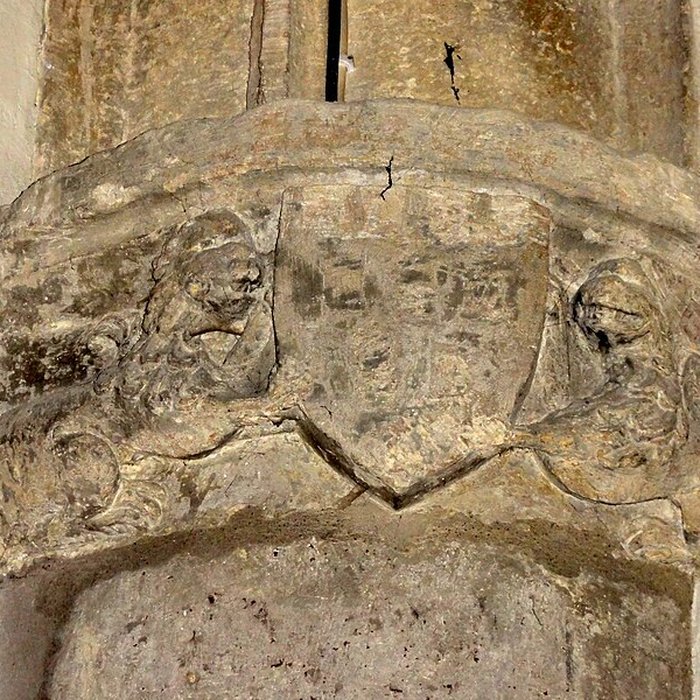 Photo de Église Saint-Sulpice de Montsoult et une croix