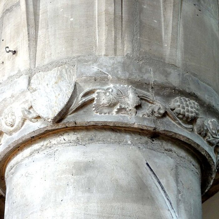 Photo de Église Saint-Sulpice de Montsoult et une croix