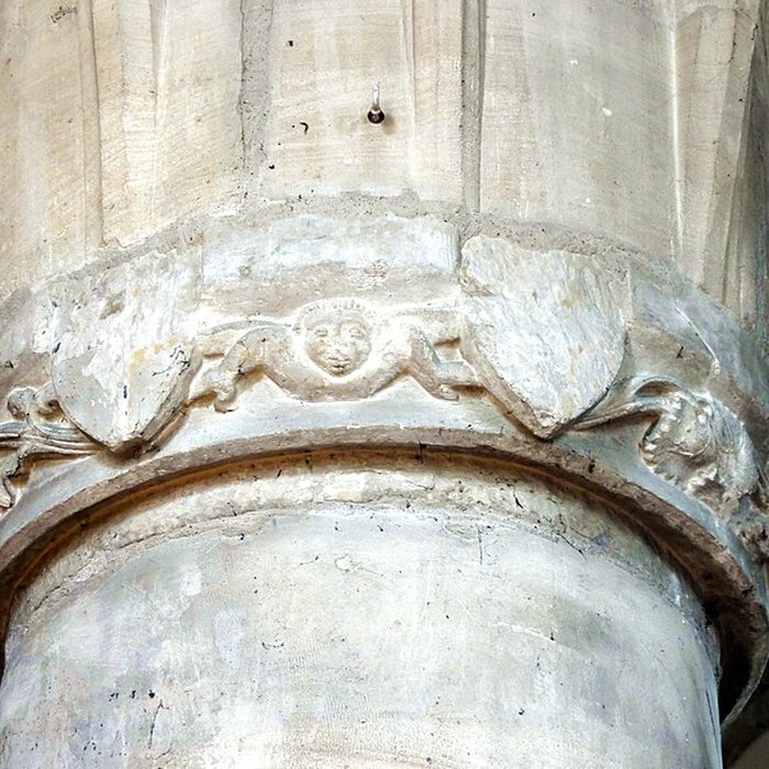 Photo de Église Saint-Sulpice de Montsoult et une croix