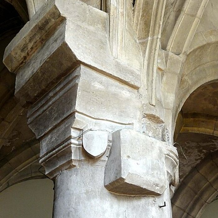 Photo de Église Saint-Sulpice de Montsoult et une croix