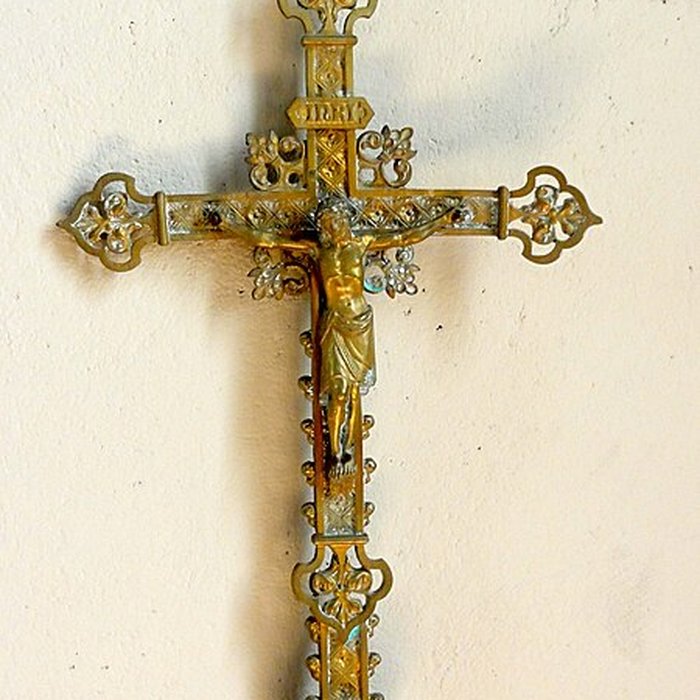 Photo de Église Saint-Sulpice de Montsoult et une croix