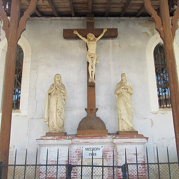Photo de Église Saint-Sulpice de Saint-Sulpice-sur-Lèze et croix