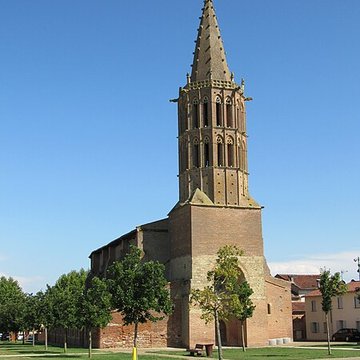 Église Saint-Sulpice de Saint-Sulpice-sur-Lèze et croix