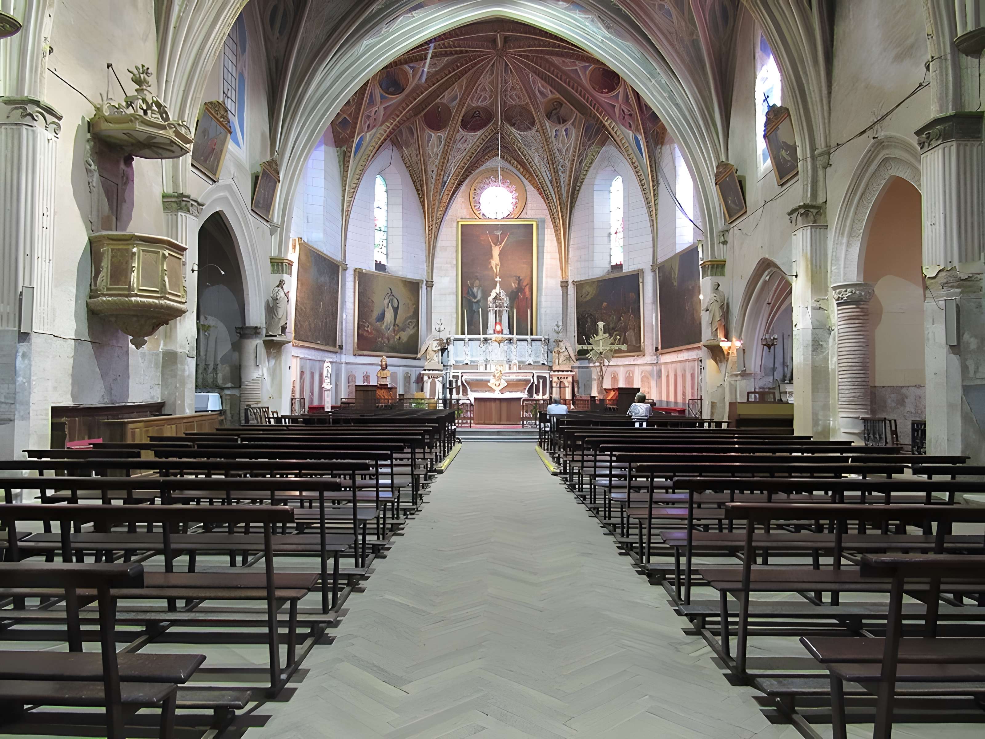 Église Saint-Sulpice de Saint-Sulpice-sur-Lèze et croix