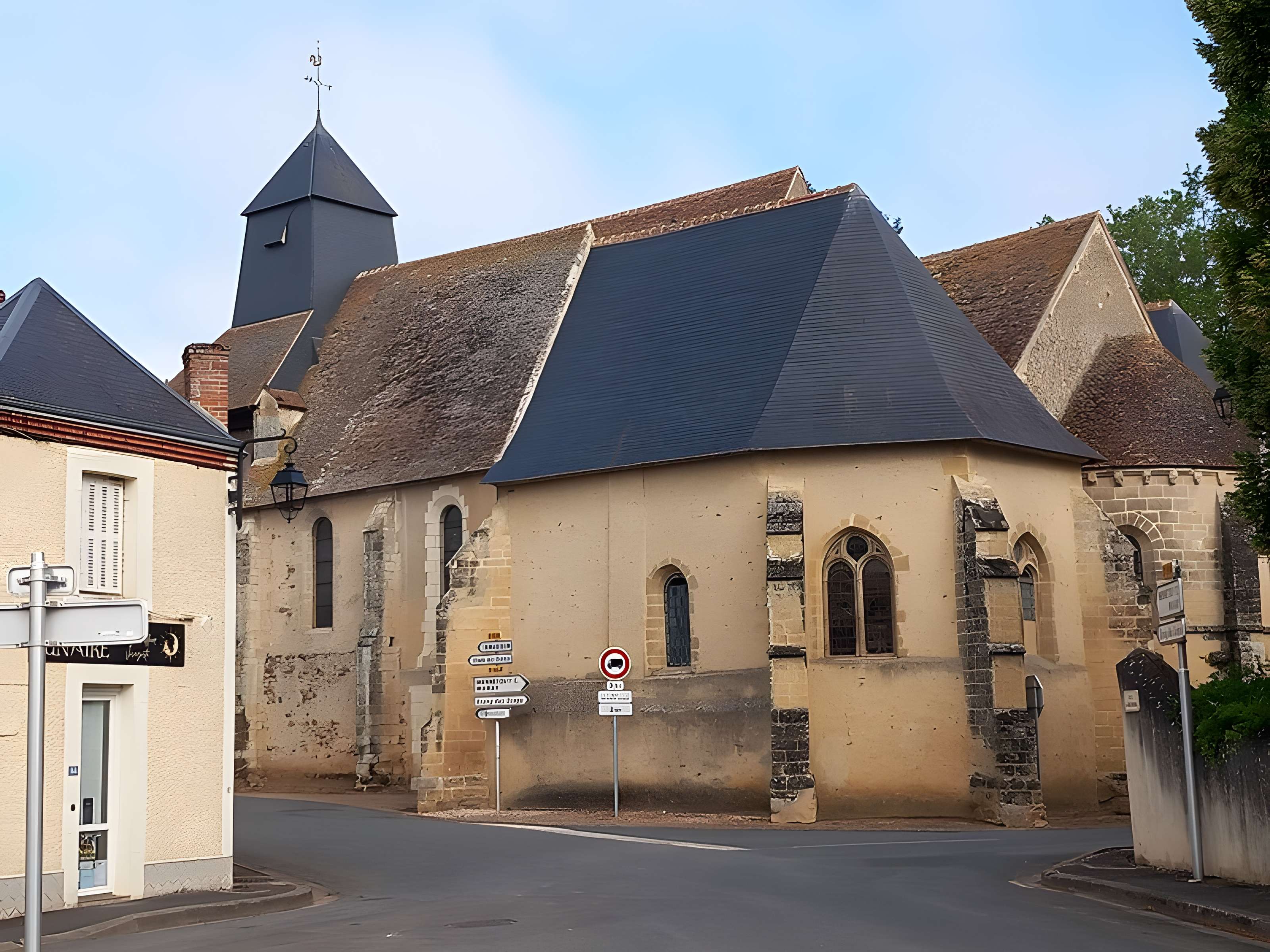 Église Saint-Symphorien de Genouilly