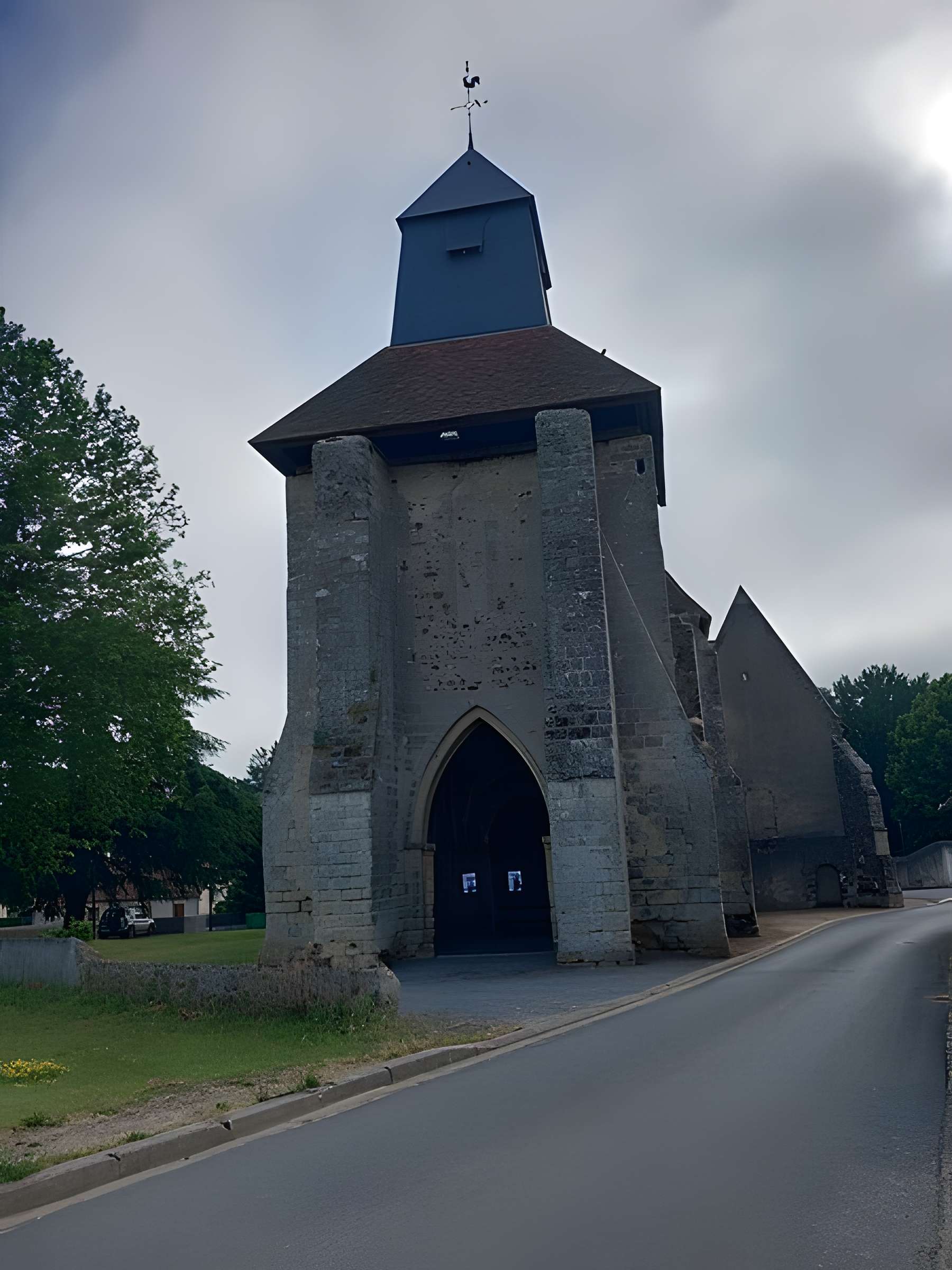 Église Saint-Symphorien de Genouilly