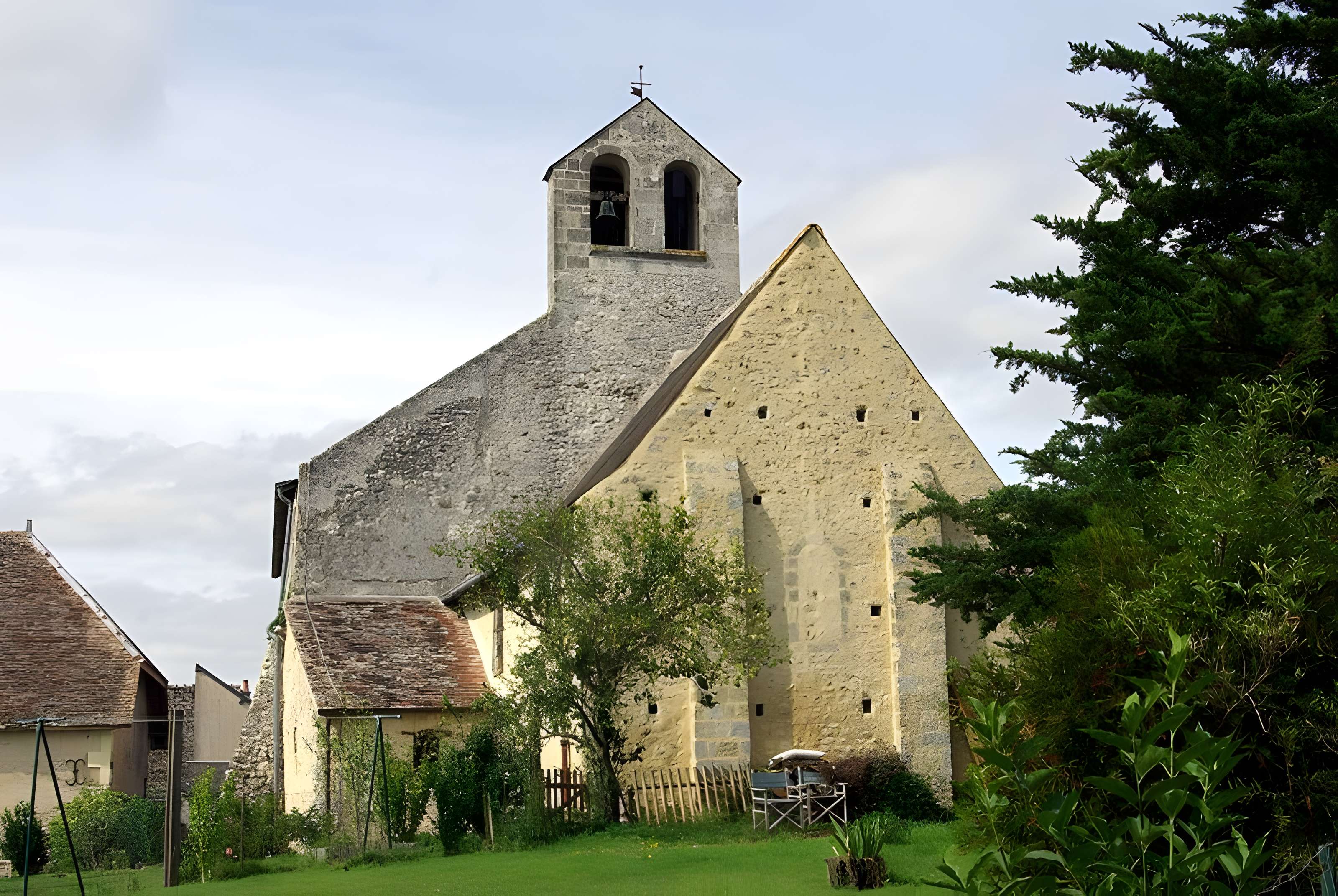 Église Saint-Symphorien-les-Ponceaux d'Avrille-les-Ponceaux 
