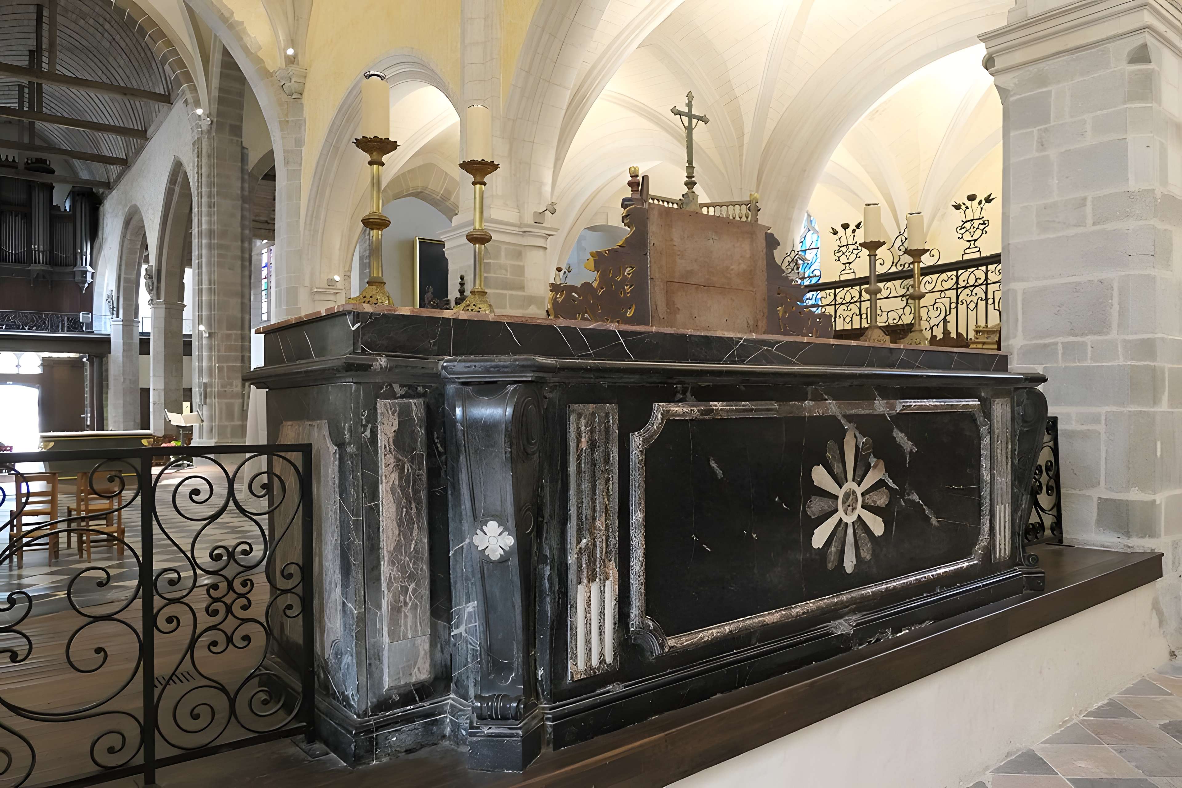 Église Saint-Vénérand de Laval