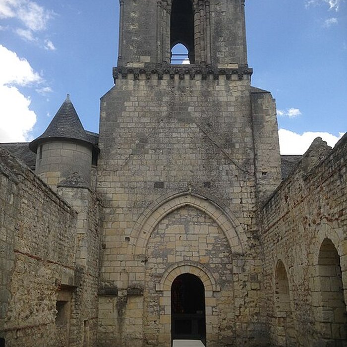 Photo de Église Saint-Vétérin de Gennes