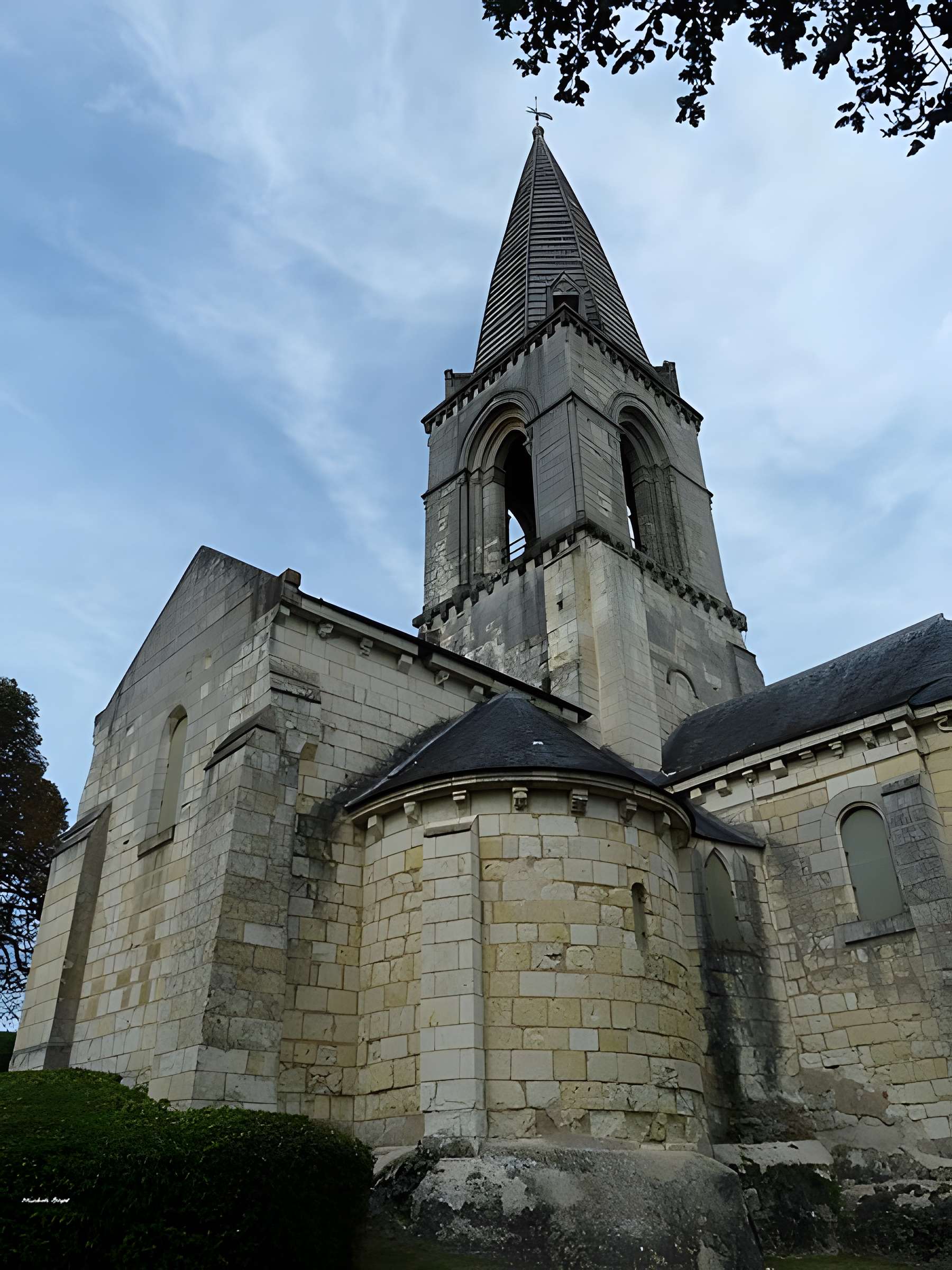 Église Saint-Vétérin de Gennes