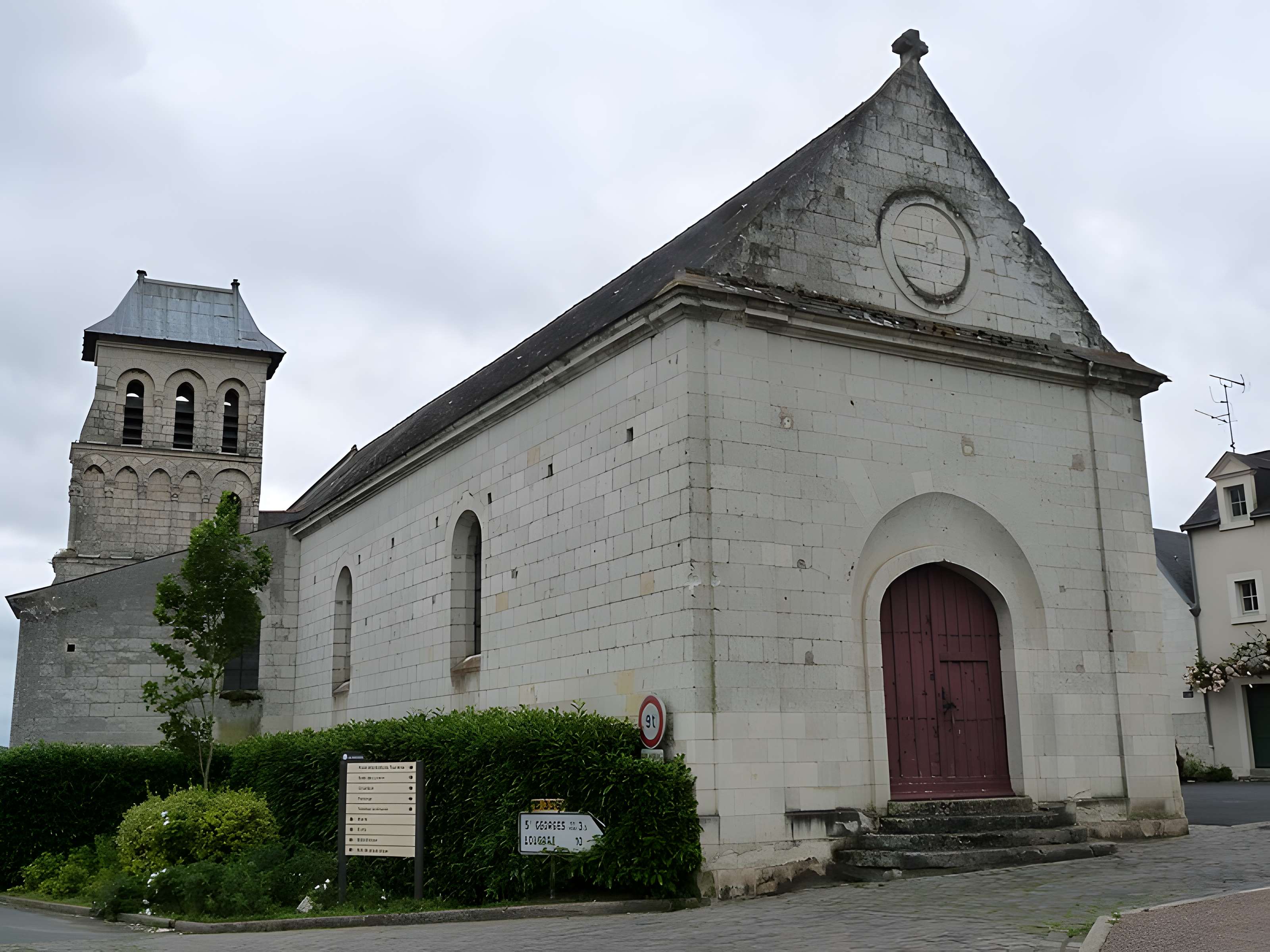 Église Saint-Vétérin de Gennes