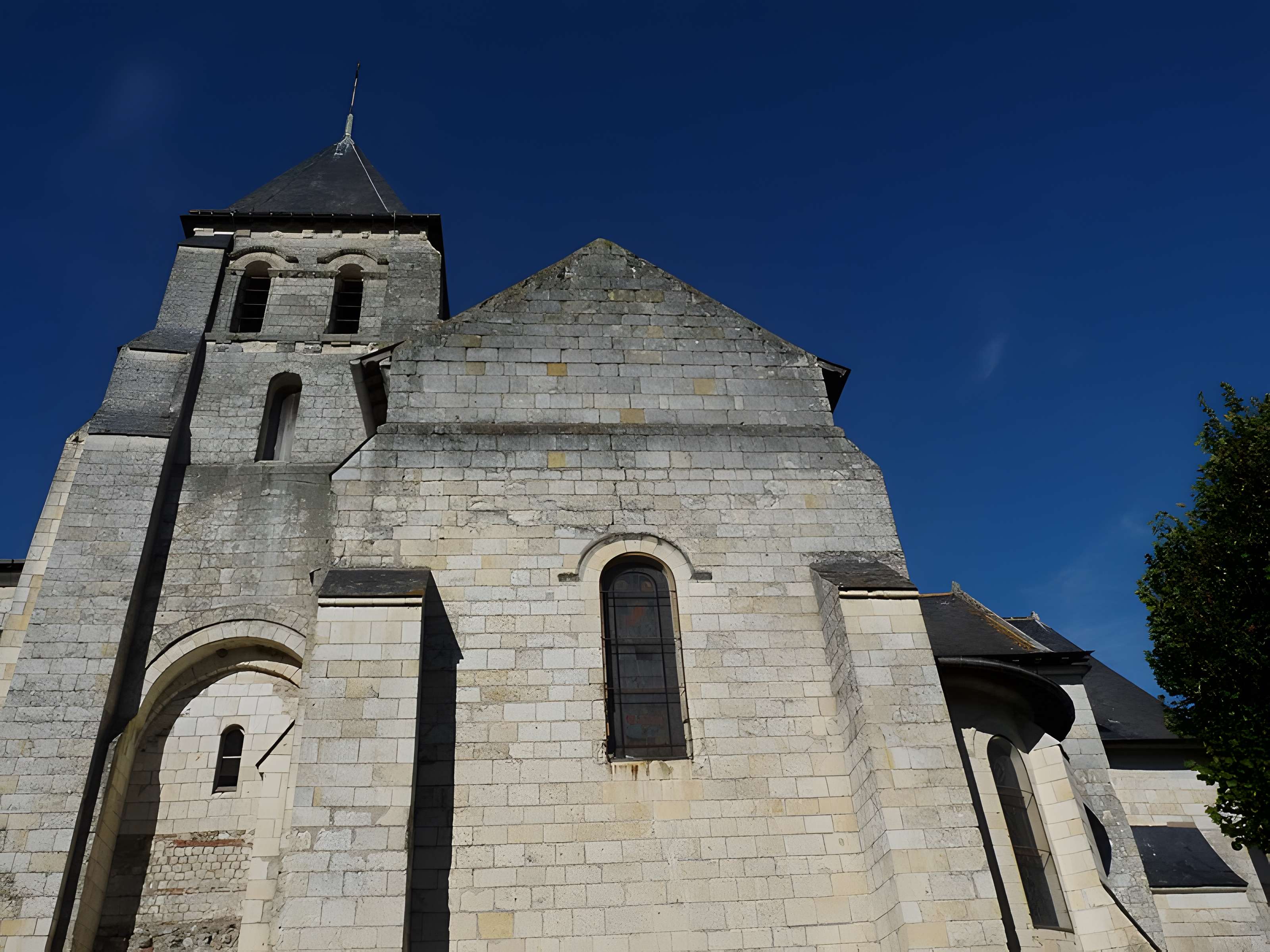 Église Saint-Vétérin de Gennes