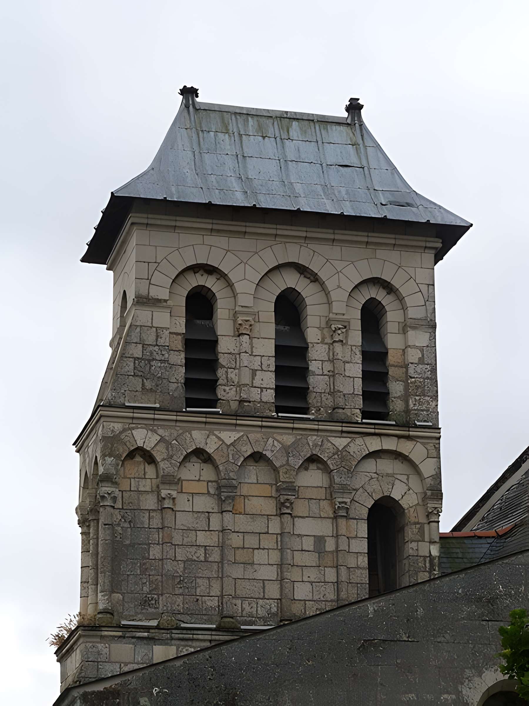 Église Saint-Vétérin de Gennes