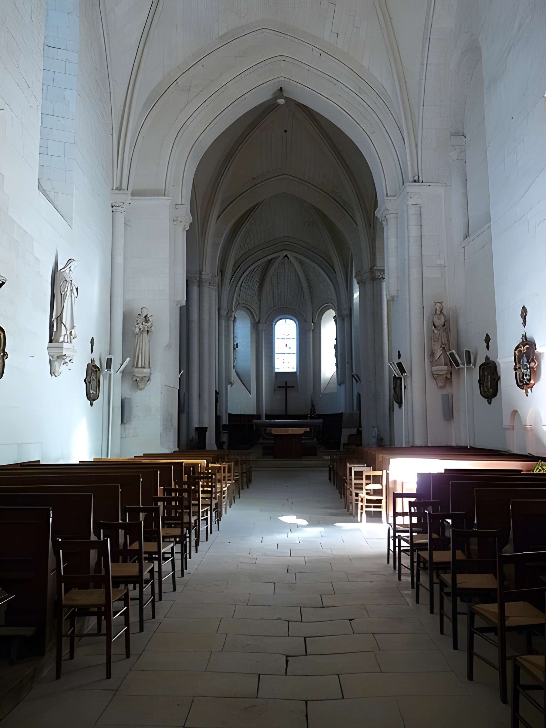 Église Saint-Vétérin de Gennes