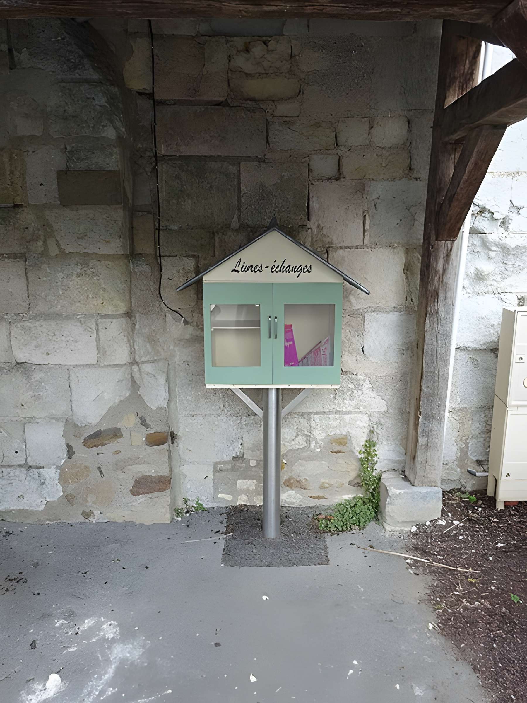 Église Saint-Vétérin de Gennes