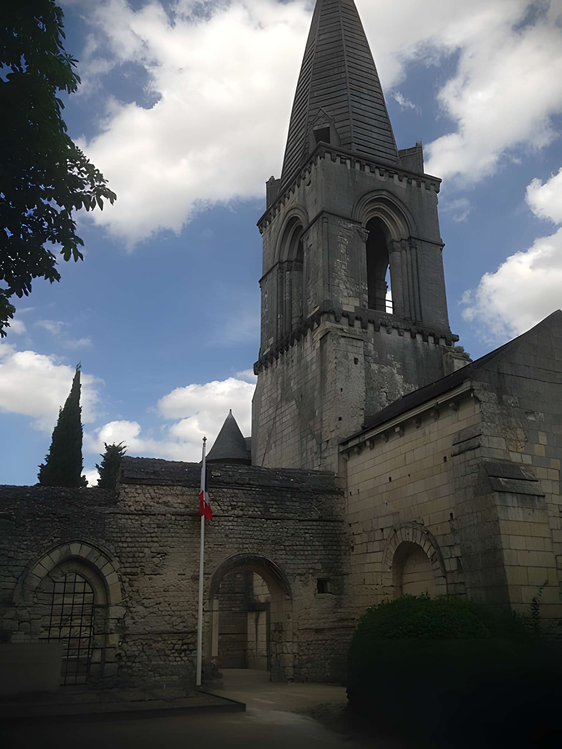 Église Saint-Vétérin de Gennes