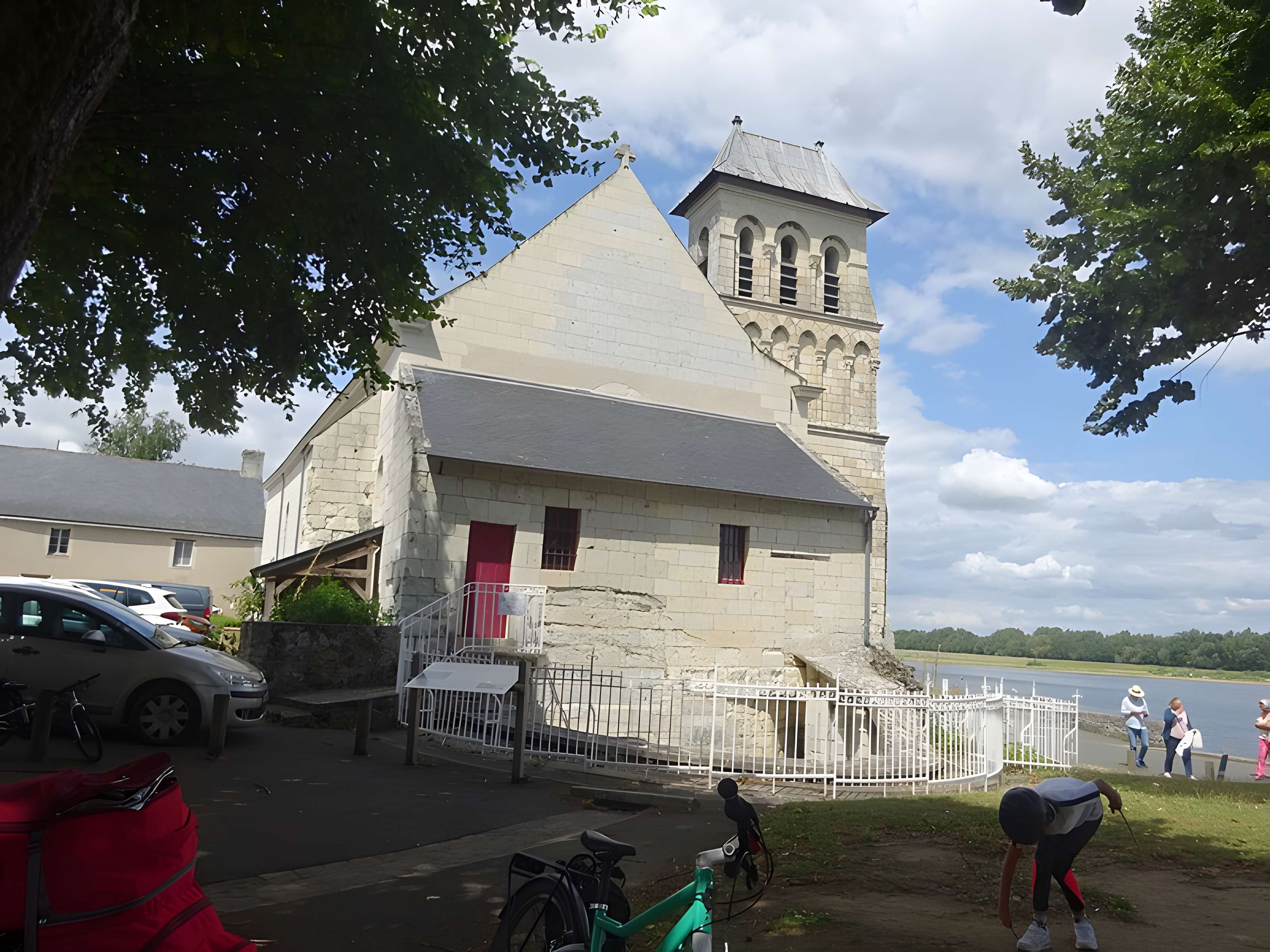Église Saint-Vétérin de Gennes