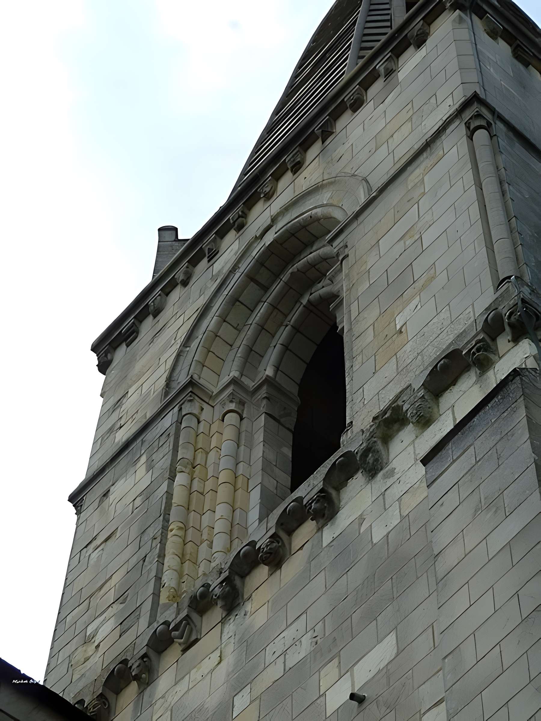 Église Saint-Vétérin de Gennes