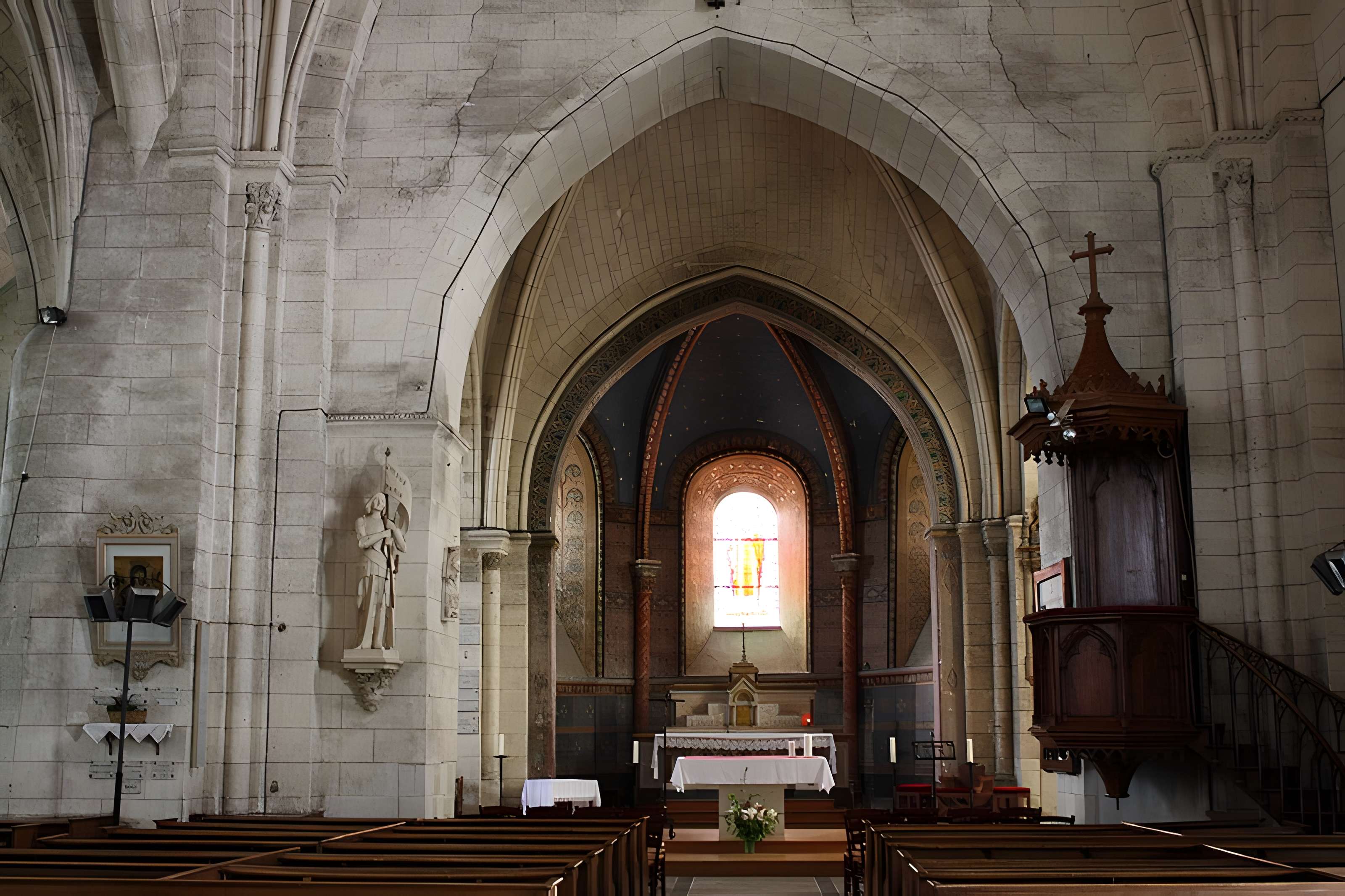 Église Saint-Vincent de Neuvy-le-Roi