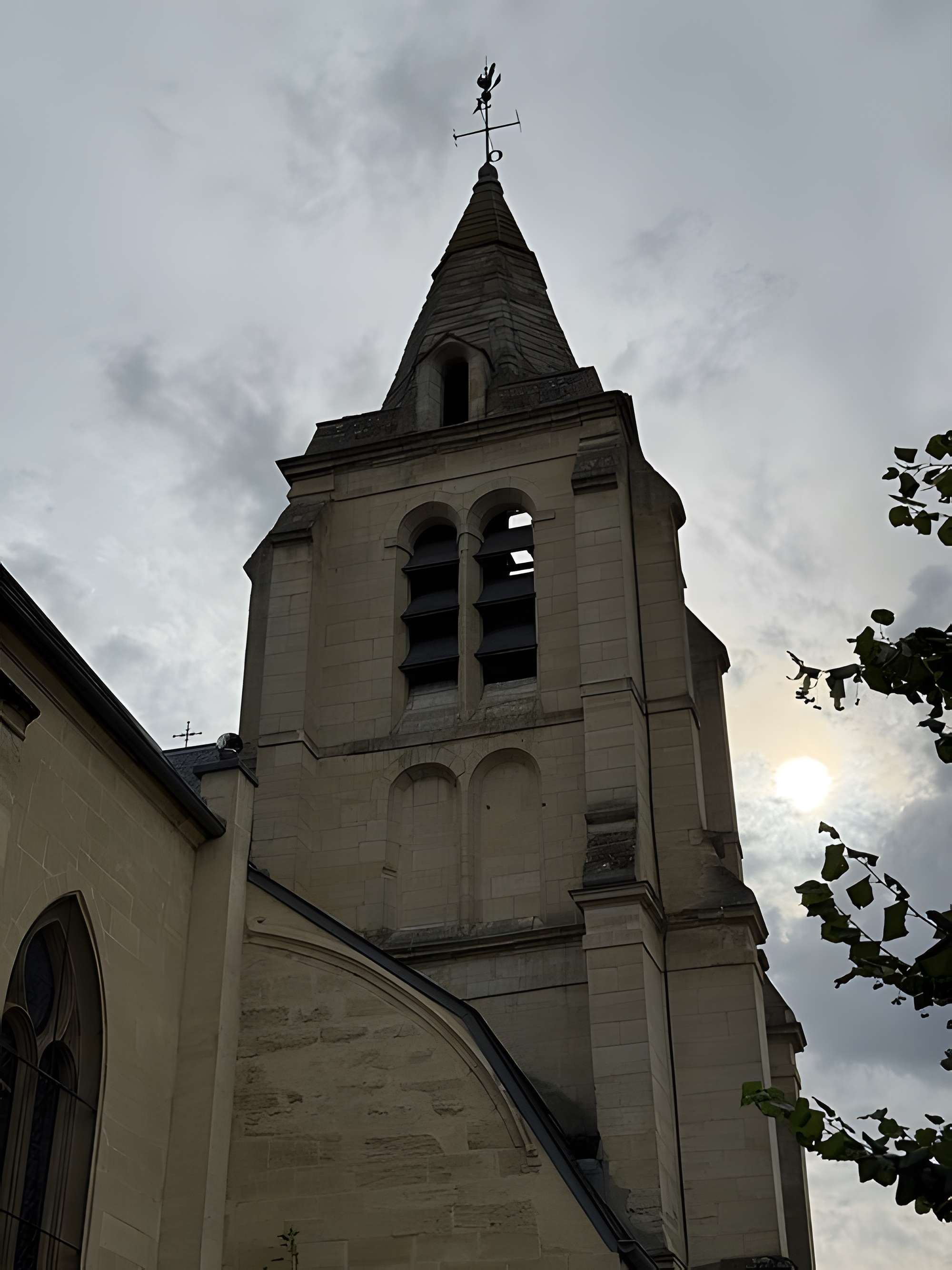 Église Saint-Vincent du Mesnil-le-Roi