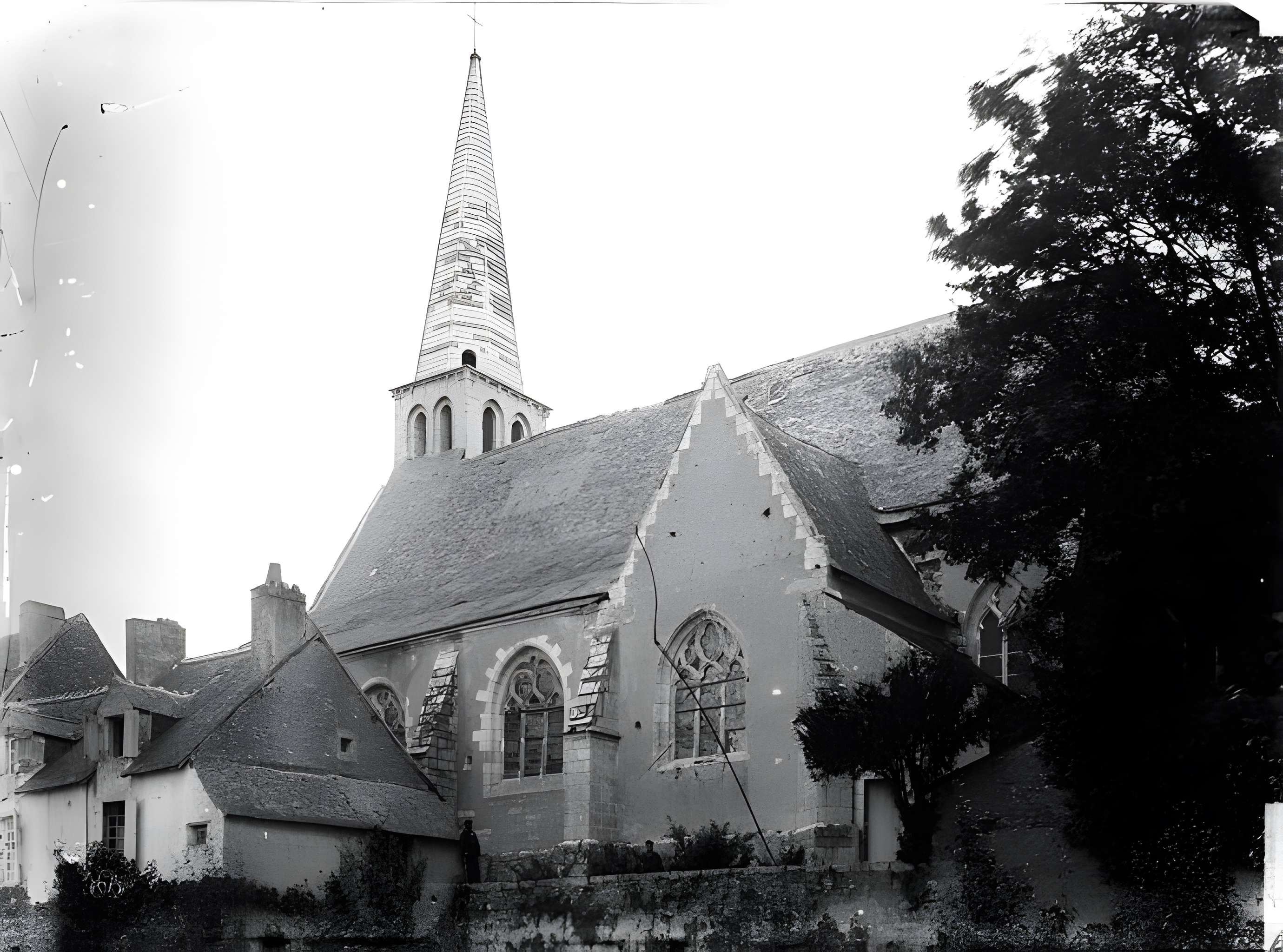 Église Saint-Vincent-et-Sainte-Radegonde de Cour-sur-Loire