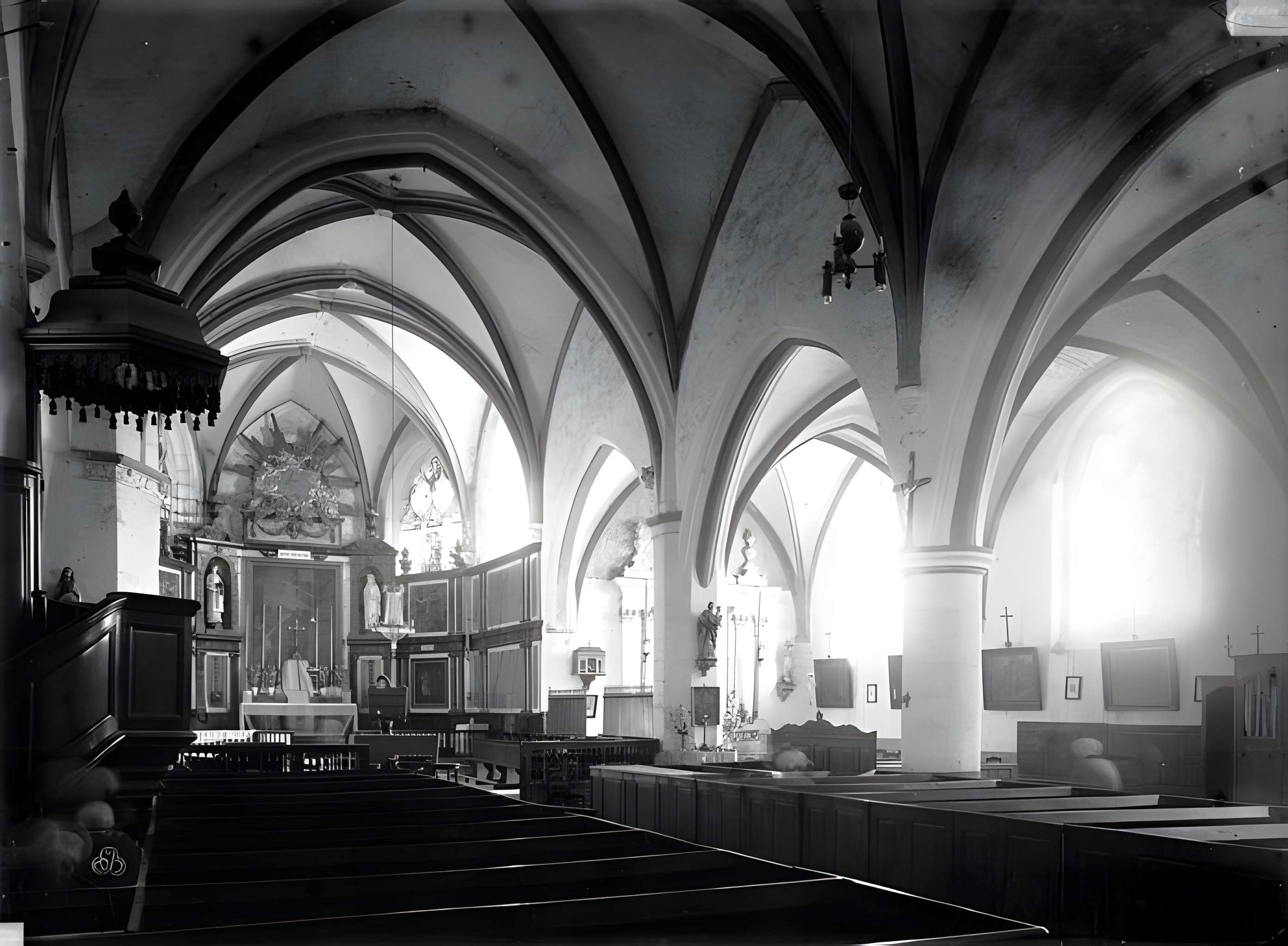 Église Saint-Vincent-et-Sainte-Radegonde de Cour-sur-Loire
