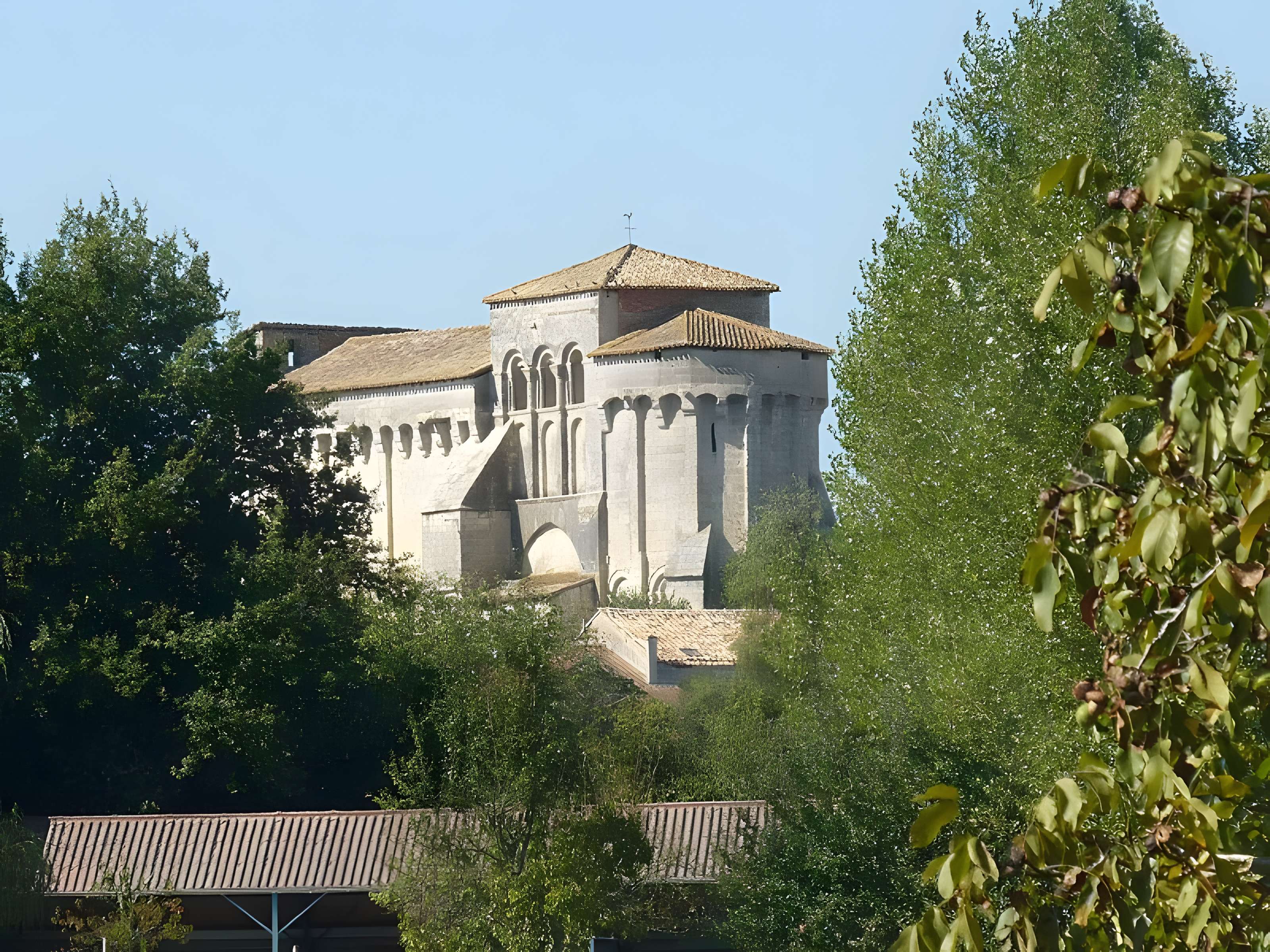 Église Saint-Vivien de Charras 