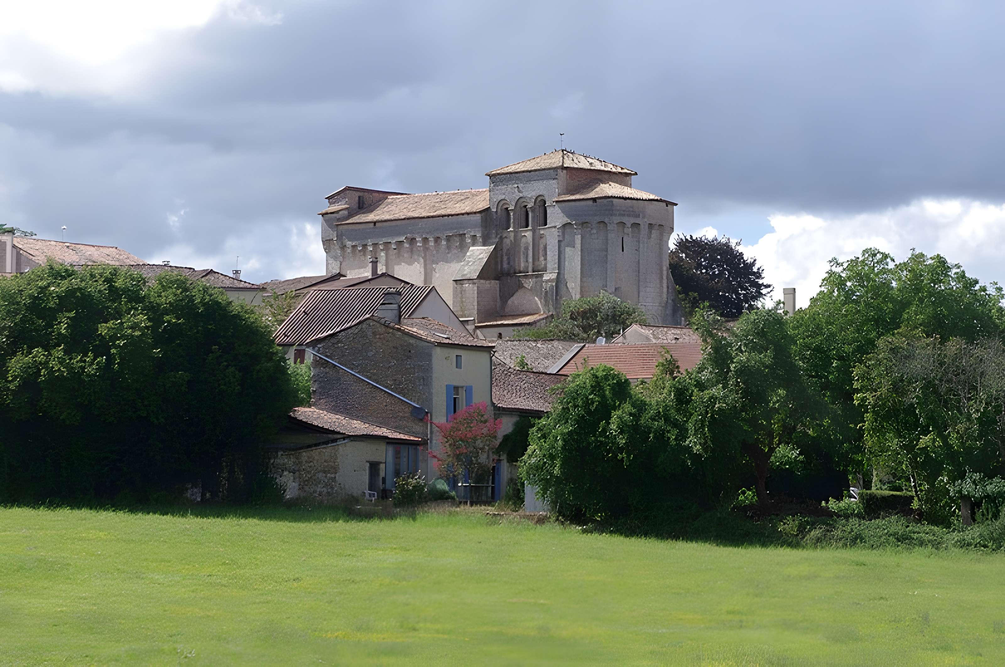 Église Saint-Vivien de Charras