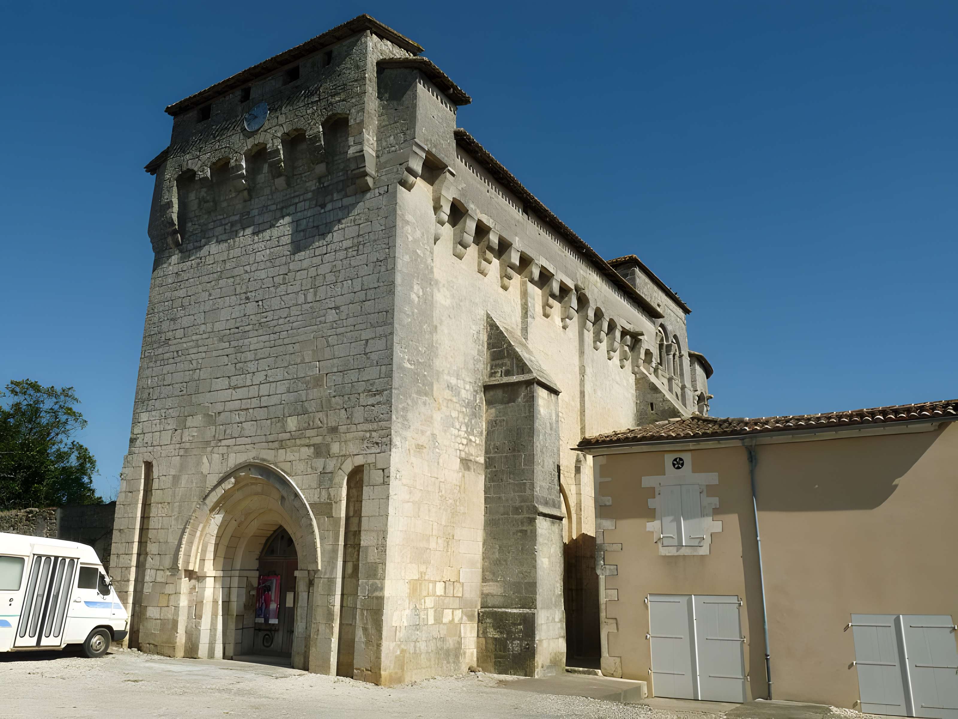Église Saint-Vivien de Charras