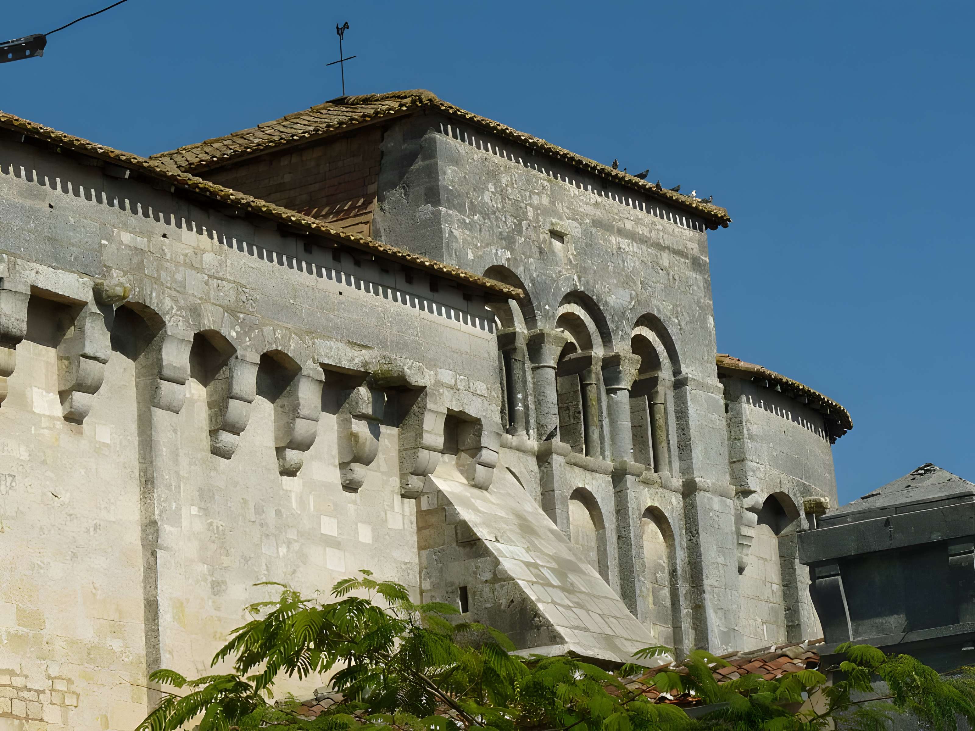 Église Saint-Vivien de Charras