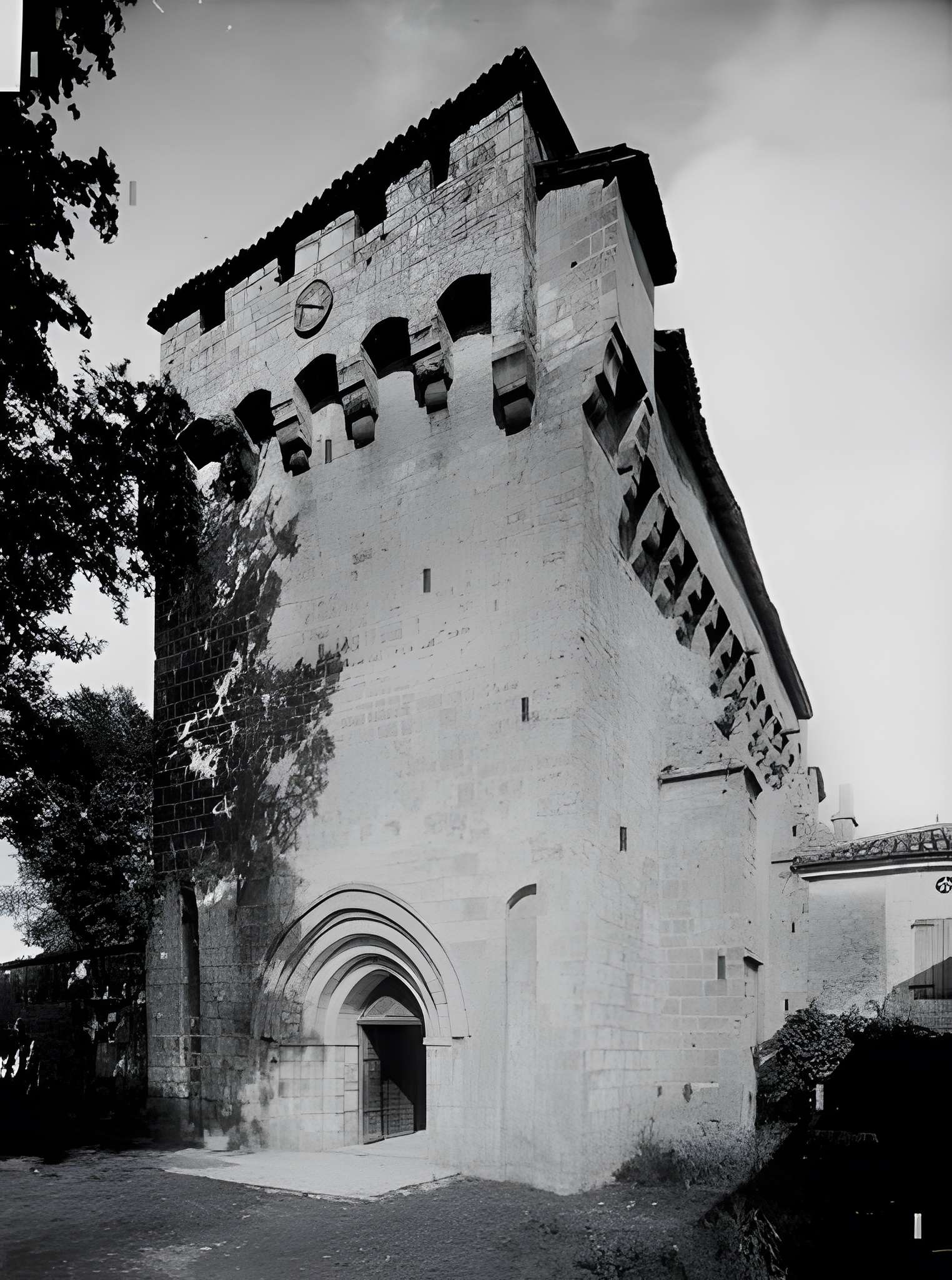 Église Saint-Vivien de Charras